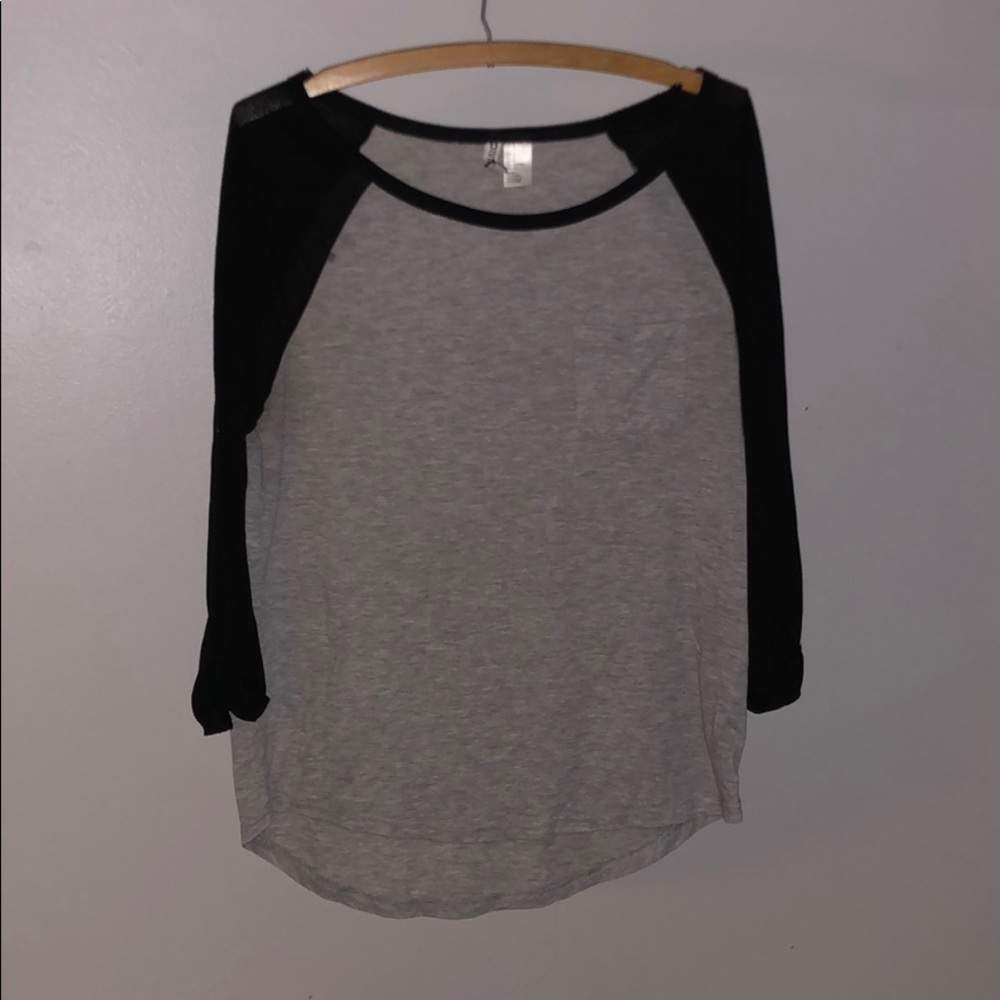 H&M Two-Toned 3/4 Sleeve Shirt